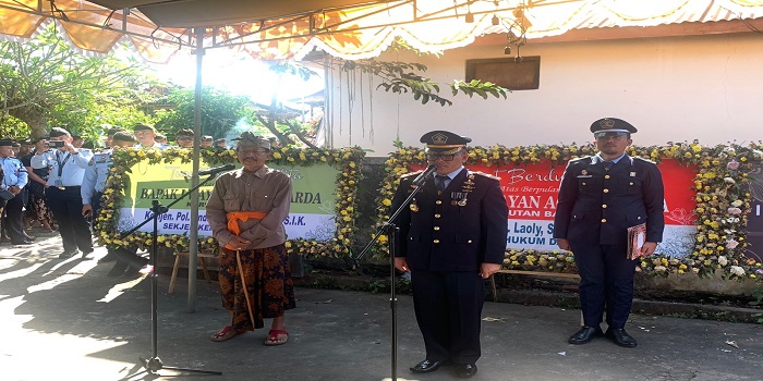 Kepala Lembaga Pemasyarakatan Kelas IIB Singaraja I Wayan Putu Sutrisna memimpin langsung upacara ngaben Kepala Rumah Tahanan Negara Kelas IIB Bangli I Wayan Agus Miarda.