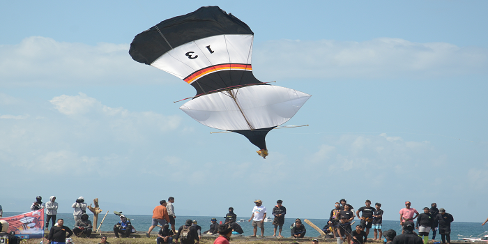 Lomba layang-layang di Pantai Padang Galak Denpasar.
