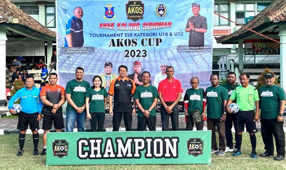 USIA DINI: Suasana pembukaan turnamen sepak bola AKOS di Lapang Makorem 163 Wirasatya, Denpasar, Sabtu (15/7/2023). (AKOS untuk Radar Bali)