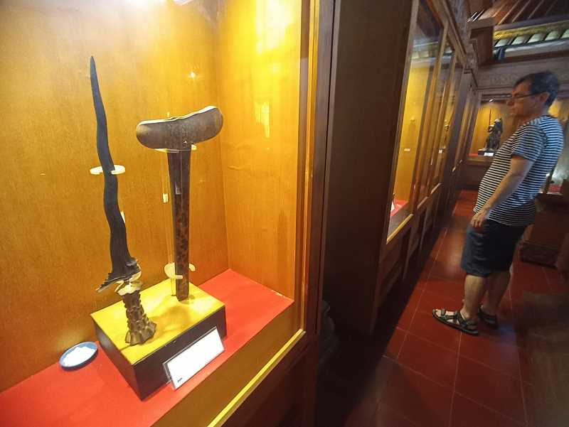 BERSEJARAH : Keris  pusaka koleksi museum Bali.