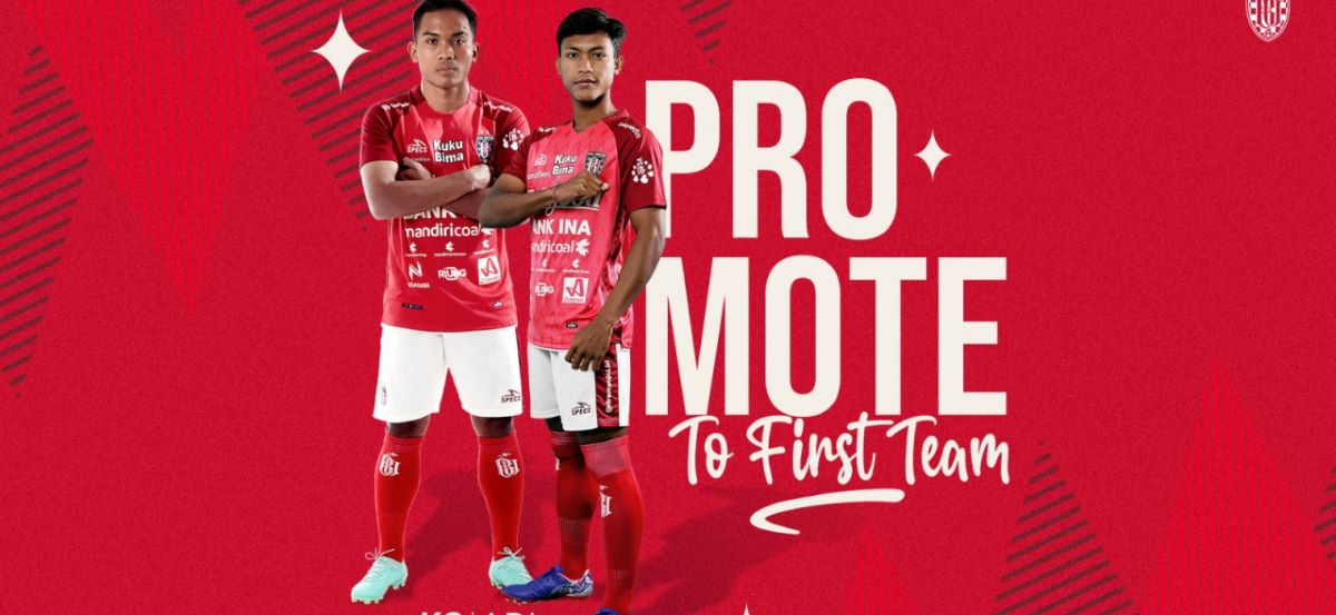 TALENTA LOKAL: Pemain muda yang baru masuk tim utama Bali Uniteds, Mang Adi dan Komang Dedi, mulai latihan bersama tim senior.