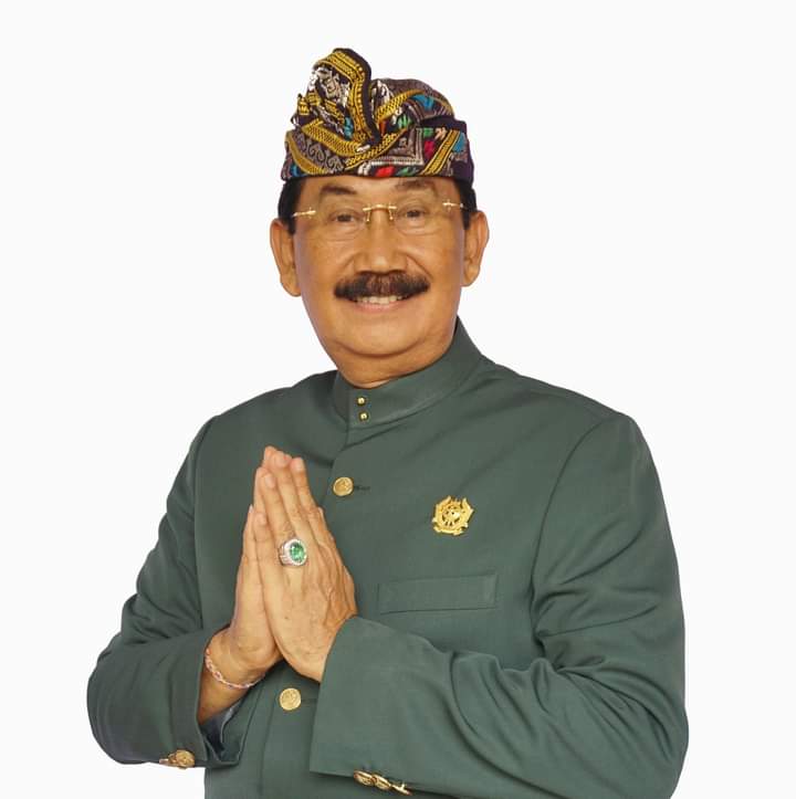 KABAR BAHAGIA: Anggota Komite III DPD Dapil Bali dan Penglingsir Ageng Puri Mengwi, Anak Agung Gde Agung. (Radar Bali Photo)