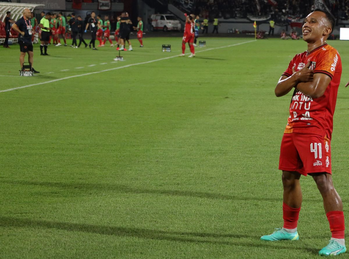 PEMULIHAN: Penyerang sayap Bali United  Irfan Jaya bersebrasi saat berhasil melesakkan gol saat melawan Dewa United.