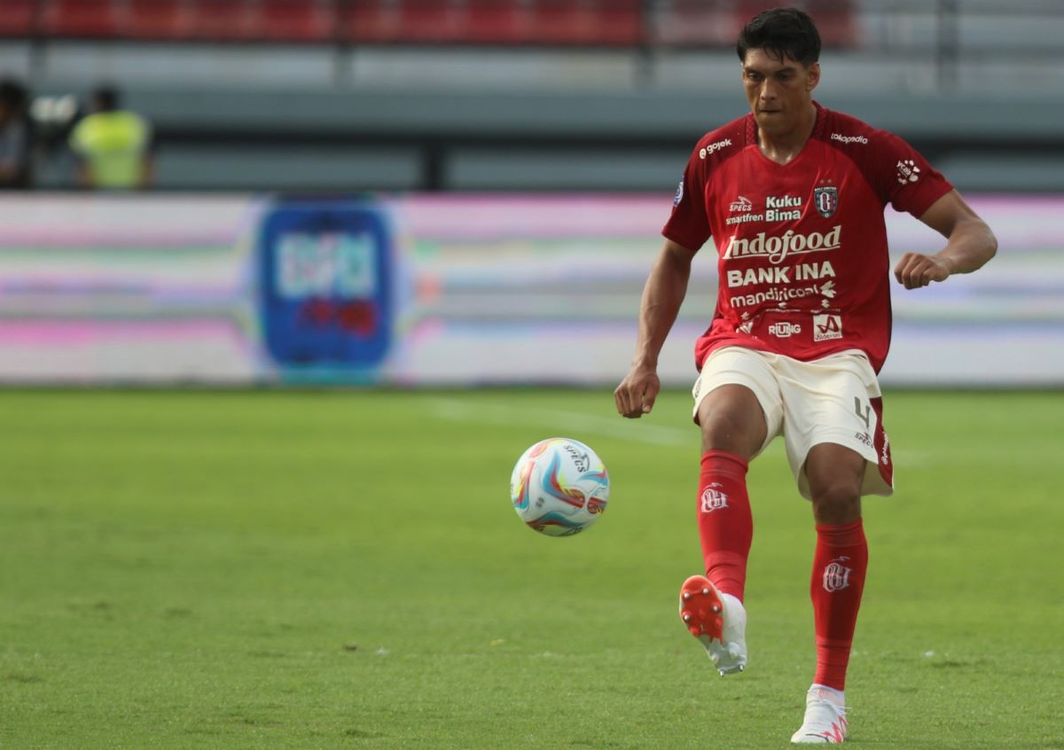 TERBAIK: Bek Bali United Elias Dolah mampu memainkan perannya secara optimal dalamn laga lawan Dewa United akhir pekan lalu.