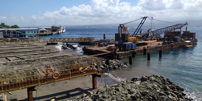 Proses pembangunan untuk peningkatan dermaga ponton menjadi dermaga movable bridge.