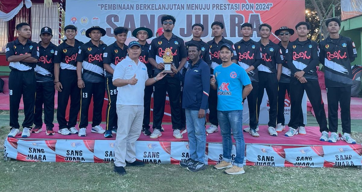 TAK KALAH PEMINAT : Pelatih dan atlet kriket Bali yang ikut dalam BK PON berlangsung di Bali diikuti 18 Provinsi se-Indonesia.