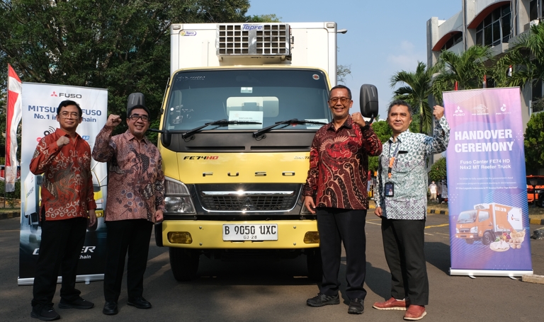 SEREMONI: Serah terima unit truk demo, Jumat, 4 Agustus 2023, di kantor pusat PT Pos Logistik di Gedung Pos Ibukota, Jakarta Pusat. (MITSUBISHI)