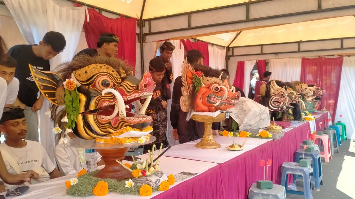 UNIK: Aneka  tapel barong ditampilkan dalam acara tegak Oton Barong Gatel Tabanan, Minggu 6 Agustus 2023.
