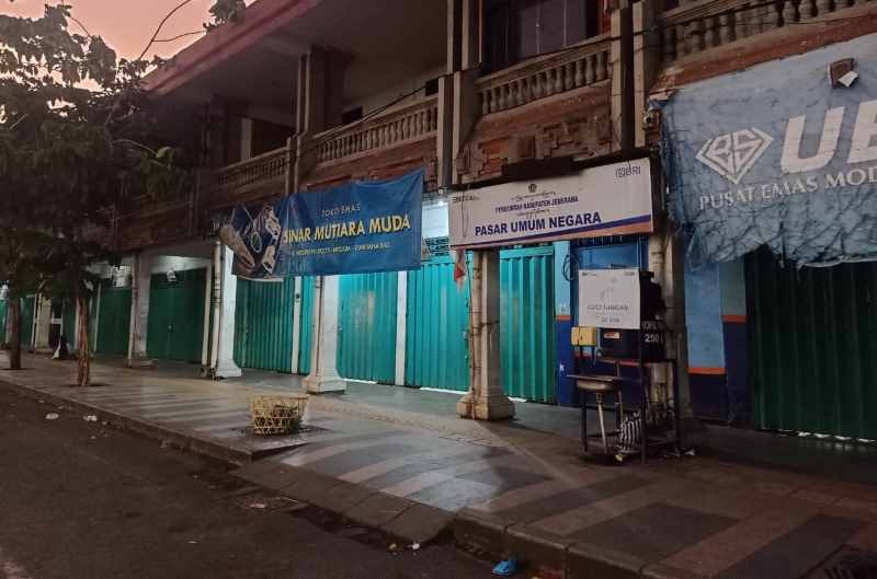 SUDAH DISIAPKAN TEMPAT  RELOKASI : Pasar umum negara saat sore hari (m.basir).