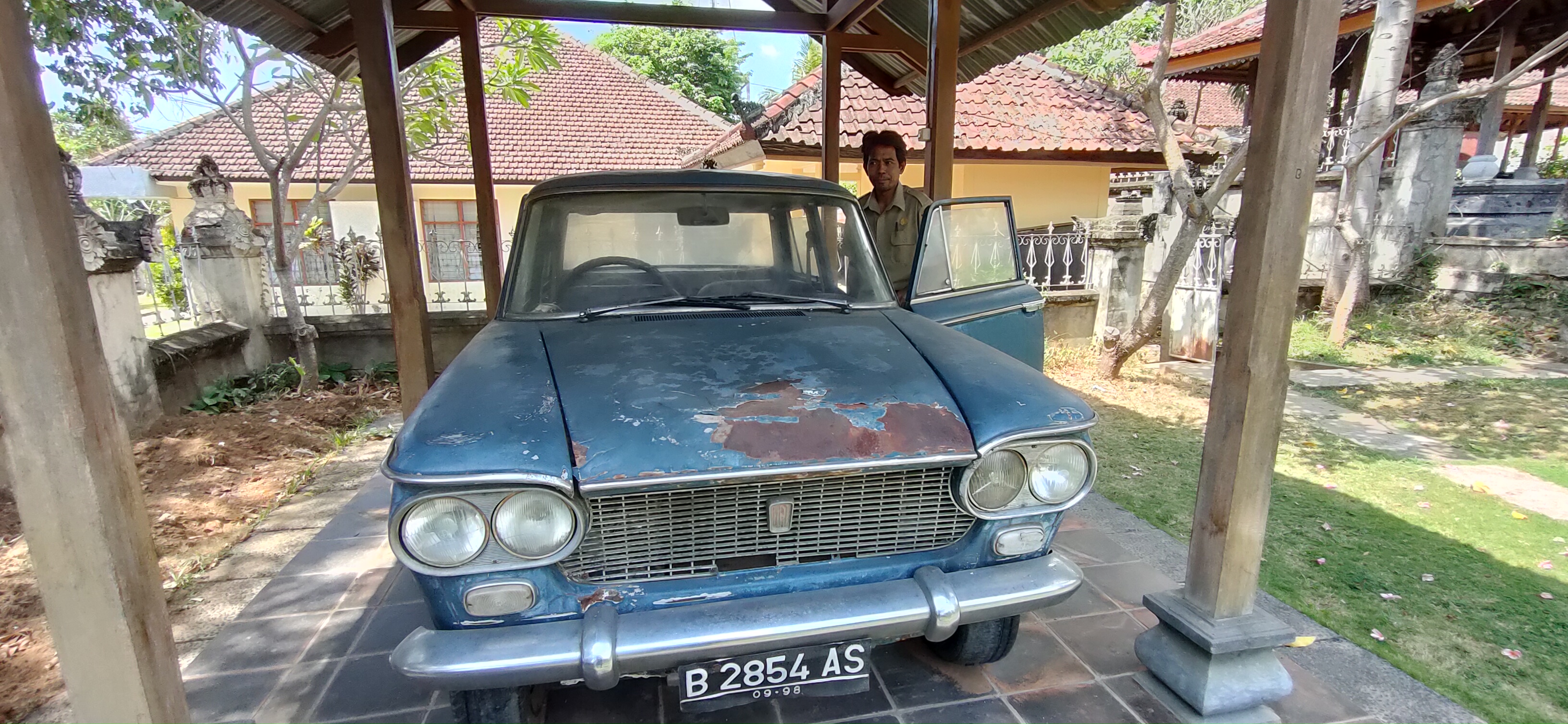 MOBIL KERJA: Mobil milik mantan Gubernur Sunda Kecil, MR. I Gusti Ketut Pudja di Museum Buleleng