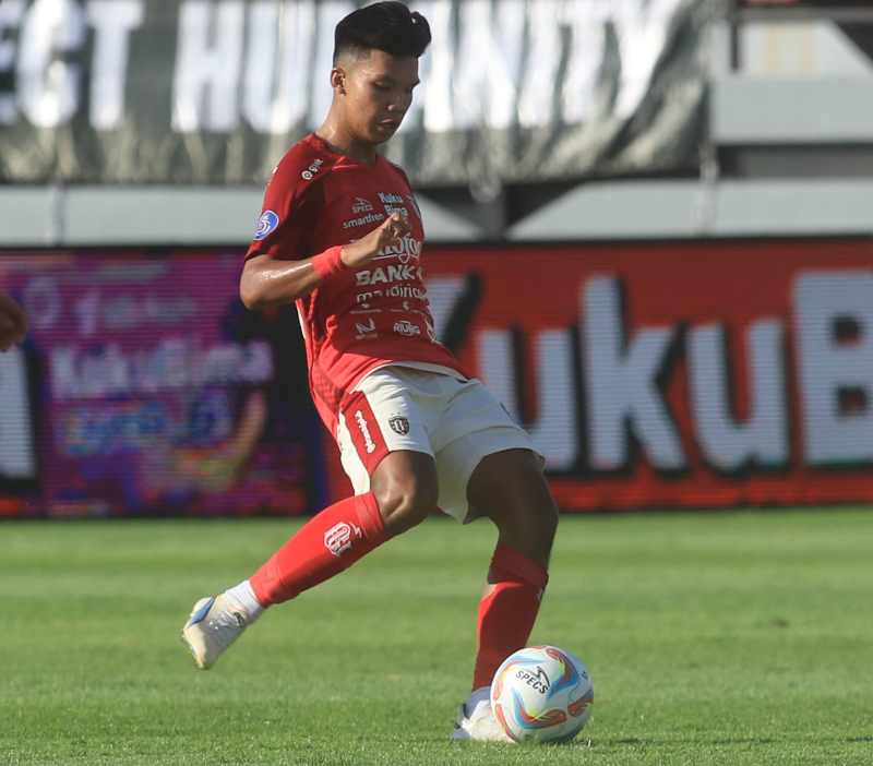 ANAK MUDA BERBAKAT : Kadek Arel Priyatna memikat Shin Tae-yong ke Timnas U-23.(miftahuddin halim/radar bali)