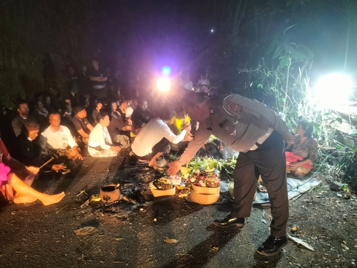 LANGSUNG UPACARA: Lokasi atau TKP putra anggota DPRD Bali, I Wayan Disel Astawa.