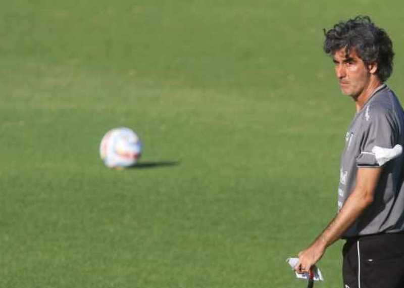 PUJI LAWAN : Stefano &ldquo;Teco&rdquo; Cugurra sebut Lee Man FC bisa mengalahkan Urawa Reds (miftahuddin halim).