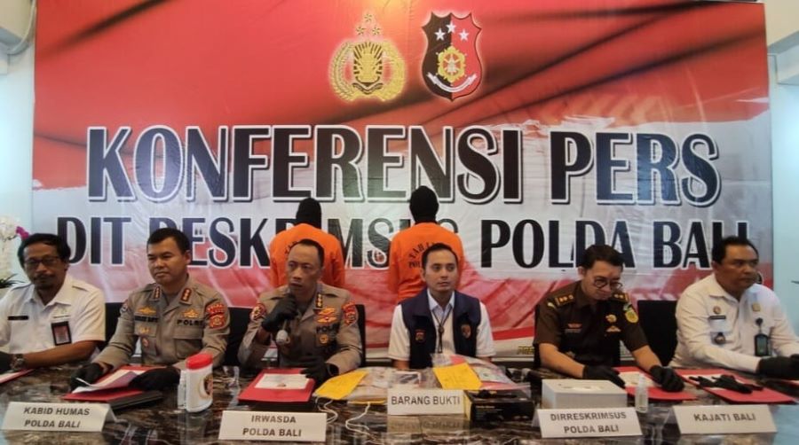 SEGERA DIADILI: Tim Saber Pungli membeber dugaan pungli di Jembatan Timbang Hutan Cekik Jembrana.