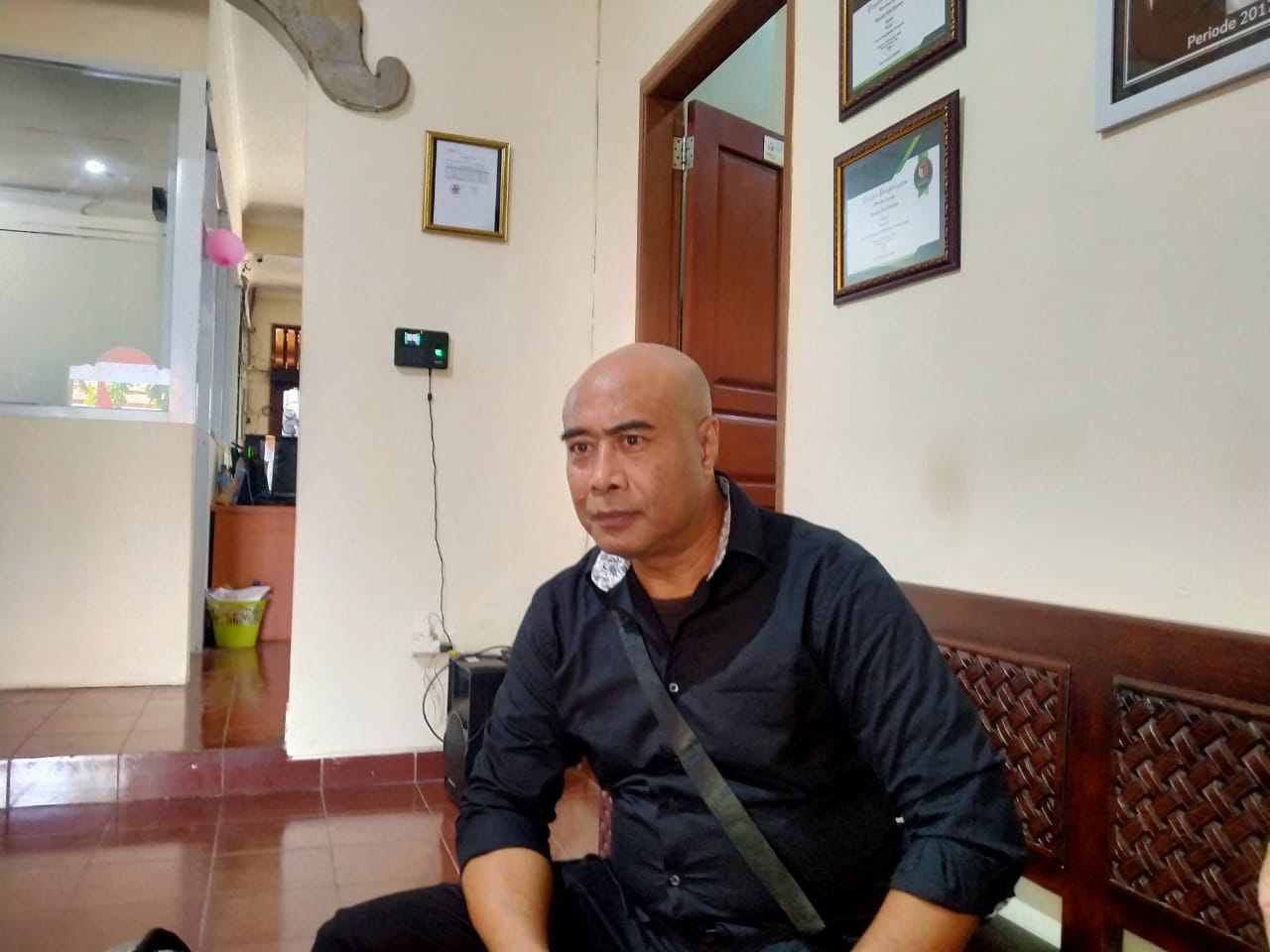 DISOAL: Komisioner Bawaslu Kota Denpasar Suyanto membantah dirinya terlibat afiiliasi partai politik.