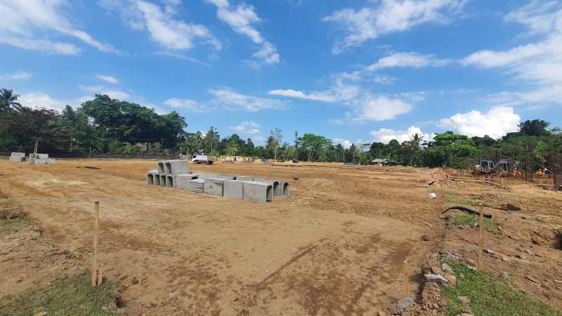 MASIH BARU DIMULAI : Pembangunan Lapangan Desa Petang Tengah, Badung. Pembangunan ditarget rampung akhir tahun 2023. (istimewa)