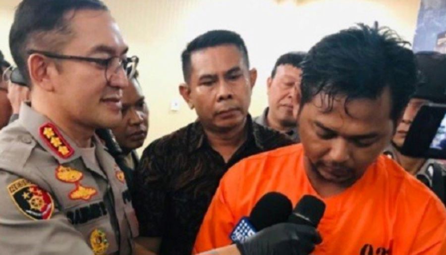 EKSPOSE MEDIA: Kapolresta Denpasar Kombes Bambang Yugo Pamungkas mewawancarai terpidana pembunuh WNA Australia, I Gede Wijaya, saat di Mapolsek Kuta beberapa waktu lalu.