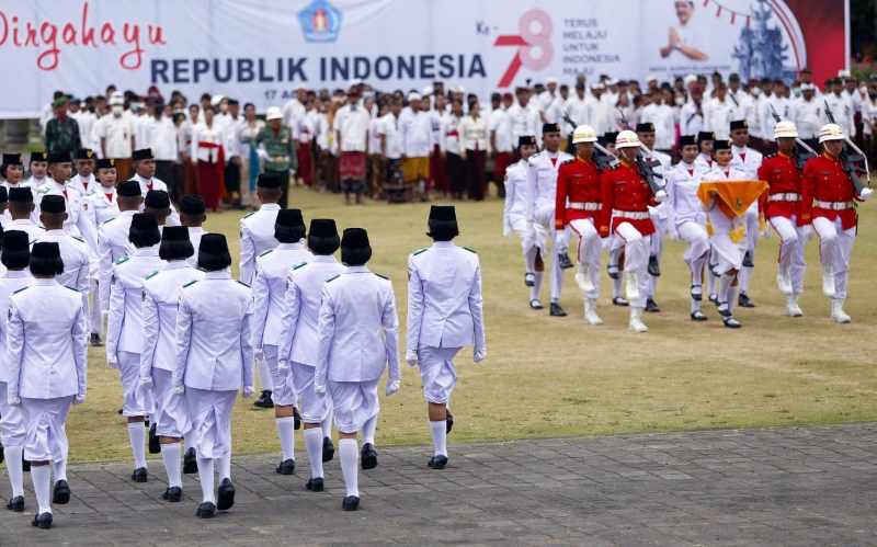 SUKSES TUNTASKAN UPACARA: Suasana upacara Bendera Hari Ulang Tahun Kemerdekaan RI ke-78 di Klungkung. (Foto: Humas Pemkab Klungkung)