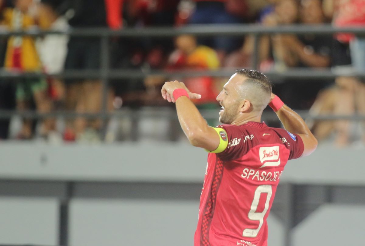 TERKEREK: Striker Bali United , Ilija Spasojevic berselebrasi setelah mencetak gol ke gawang Bario Putra dalam pertandingan di Stadion Kapten I Wayan Dipta Gianyar, Minggu malam 27 Agustus 2023.