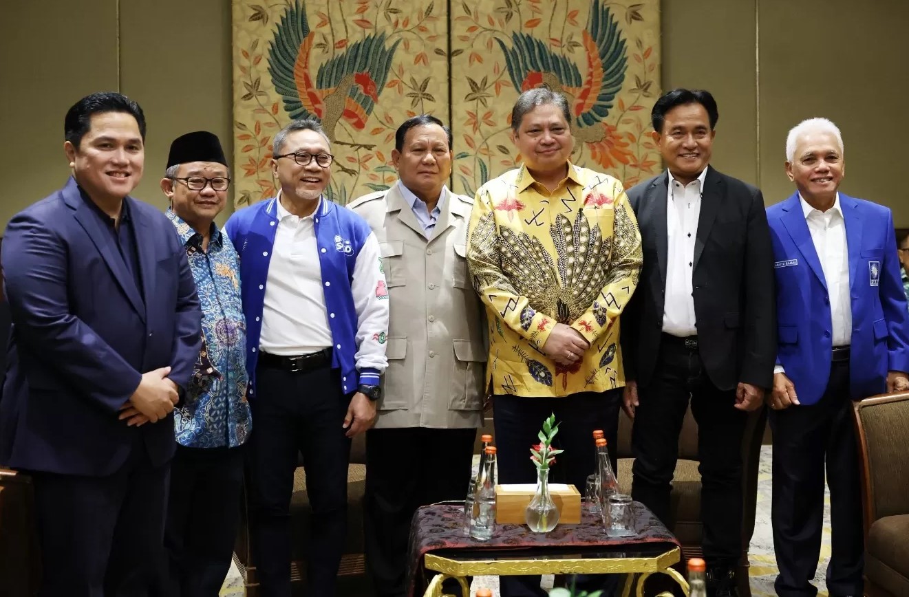 KOALISI INDONESIA MAJU : Ketua Umum Partai Gerindra Prabowo Subianto bersama para pimpinan koalisi di sela-sela acara puncak HUT ke-25 PAN. (Istimewa)