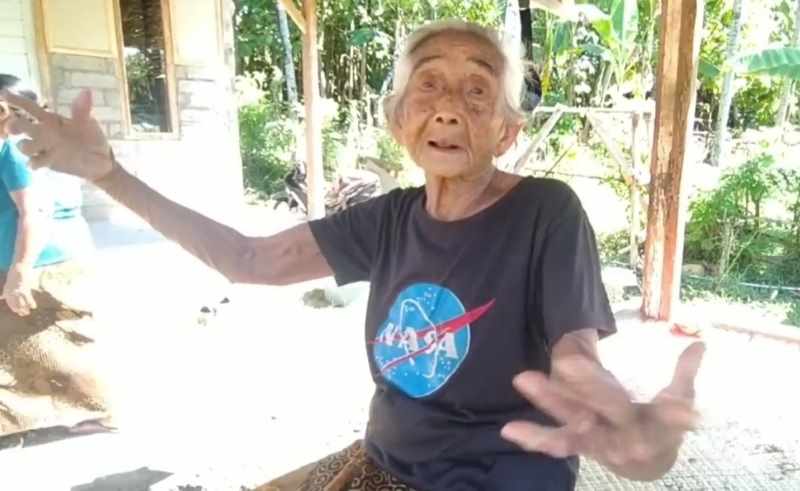 PEWARIS ASET BUDAYA TERAKHIR : Mendiang Ni Ketut Nepo, pewaris tarian berko terakhir sebelum meninggal bulan Desember 2022 lalu. (mbasir/radar bali)