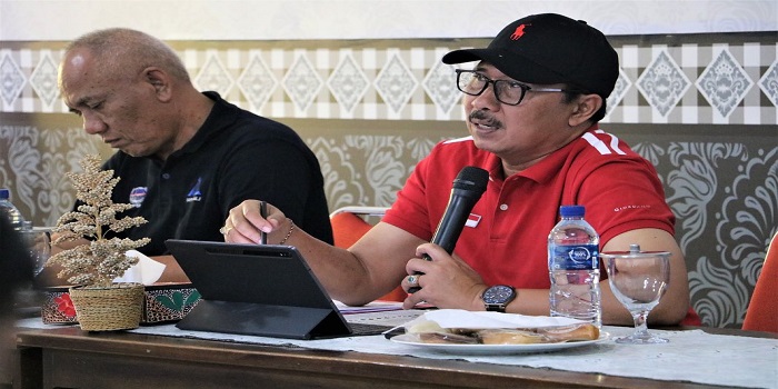 Sekkab Buleleng, Gede Suyasa (kanan) saat memberikan sosialisasi netralitas ASN.