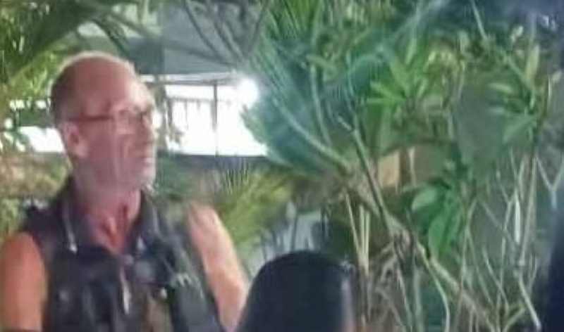 MENGAMUK : Warga Prancis, Francois Forta, mengamuk di kos-kosan. (foto: istimewa)
