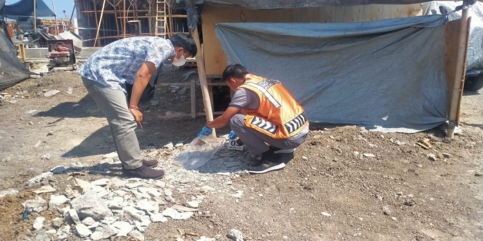 Tim Inafis yang melakukan olah TKP di lokasi penganiayaan di Proyek Villa Banjar Tegal Kepuh, Desa Kabakaba, Kediri Tabanan.