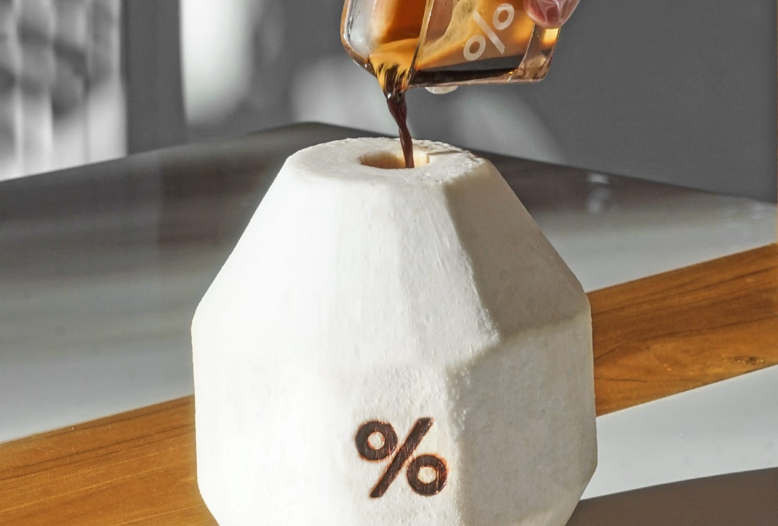 COCONUT AMERICANO: Hanya di %Arabica Bali Uluwatu, Pengunjung Dapat Menikmati Menu Unik Perpaduan Air Kelapa Muda dengan Kopi. (Prefinite for Radar Bali)