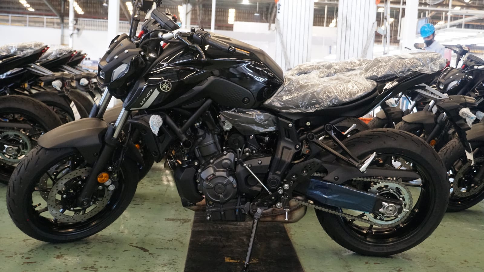 DIAKUI DUNIA: MT-07, line up MT Series yang disukai para penggemar big bike Yamaha, memiliki desain khas MT yang menekankan karakter Hyper Naked sepeda motor. (RADAR BALI PHOTO)