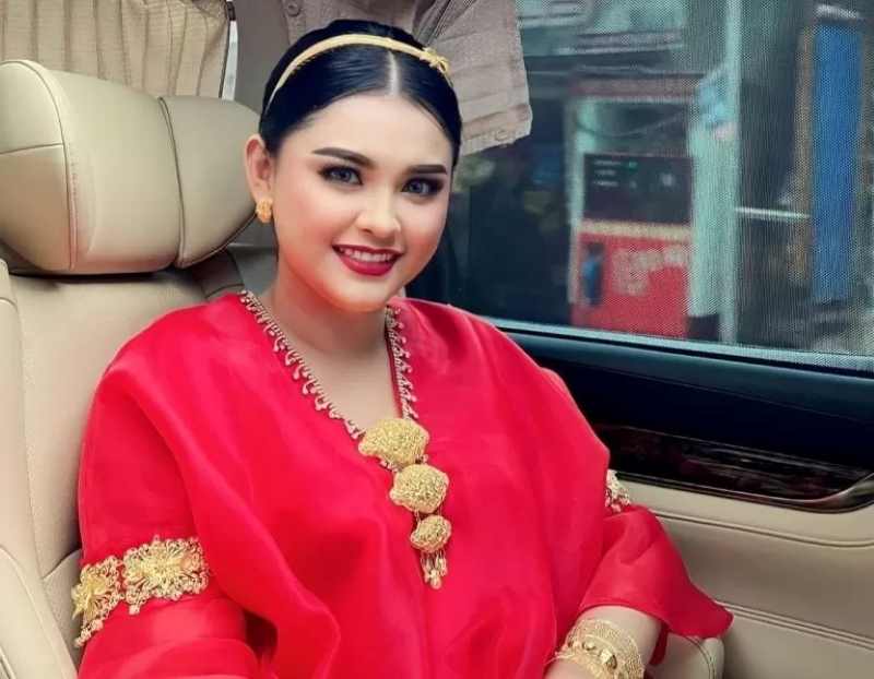 MENGAGETKAN BANYAK ORANG : Selebgram asal Makassar, Nur Utami ditetapkan sebagai tersangka dalam kasus TPPU bandar narkoba, Fredy Pratama. (JPG)