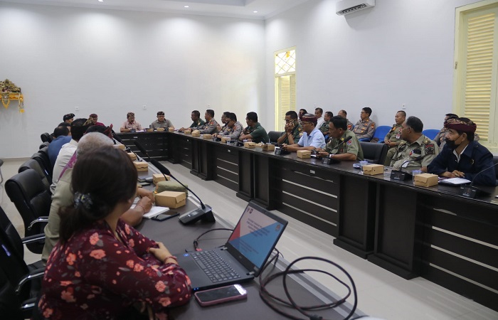 Rapat pembahasan daerah rawan konflik pada Pilkel Buleleng.
