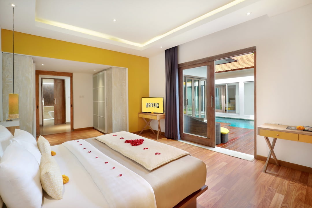 VILLA NYAMAN: Kamar Luas dan Nyaman Jadi Keharusan Ketika Staycation, Jangan Sampai Salah Pilih Tempat Menginap, Segera Booking La Mira Villa.