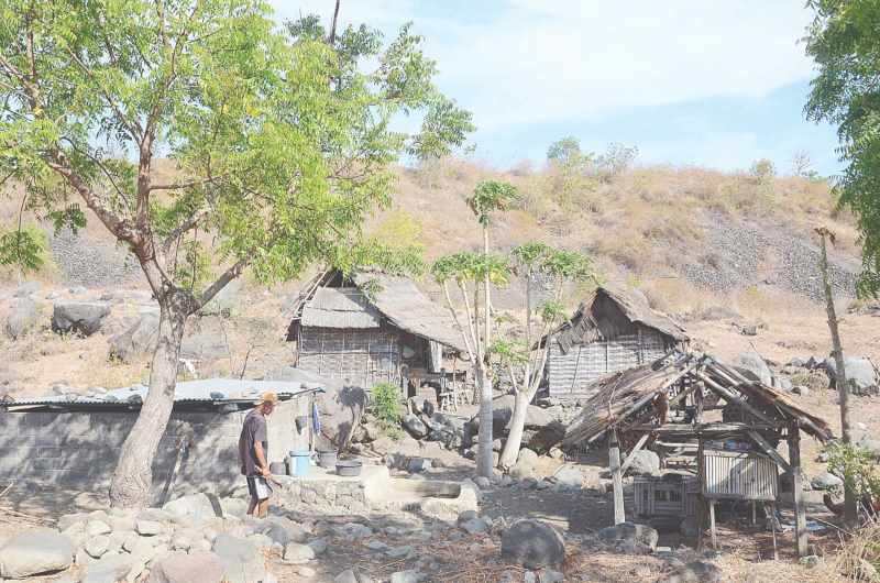 PERLU PENGENTASAN : Salah satu protret rumah warga yang kurang mampu di wilayah Karangasem yang mesti segera dituntaskan.(zulfika rahman)
