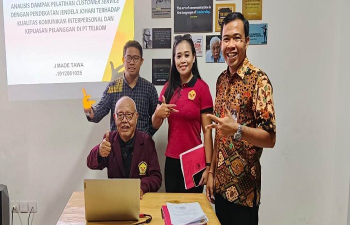I Made Tawa saat menjalani ujian proposal skripsi di STAHN Mpu Kuturan.