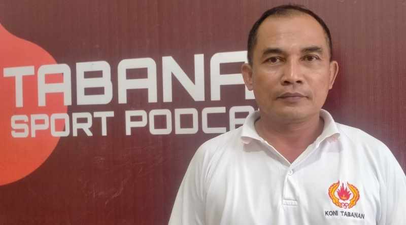 SOROTI PROSES SELEKSI : Ketua Koni Tabanan I Made Nurbawa. (foto:juliadi/radar bali)