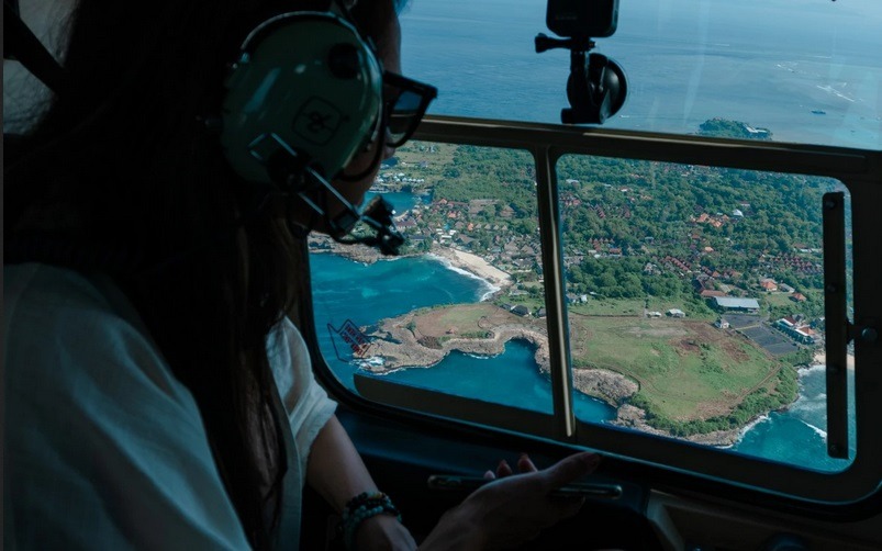 WISATA UDARA: Rasakan Sensasi Tur Naik Helikopter Mengelilingi Pulau Dewata Bersama Fly Bali. Pengalaman Fantastis dengan Harga Terjangkau ini Diincar Para Wisatawan. (RADAR BALI PHOTO)