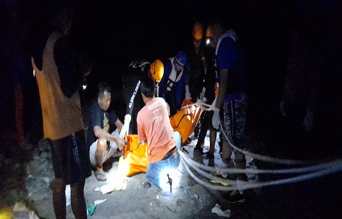 Evakuasi jenazah Maximilian Alexandei Tezner oleh BPBD  dan Polair Polres Tabanan.