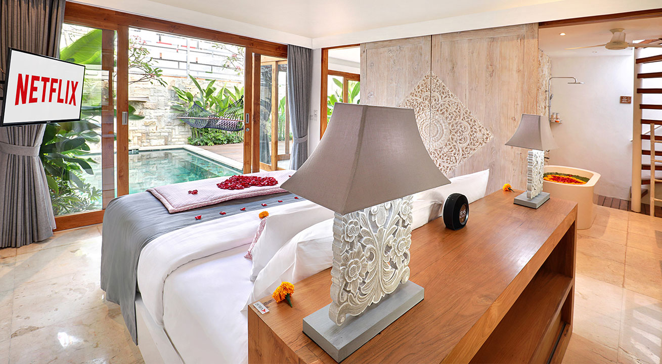 ONE BEDROOM: Kamar Luas The Jimbaran Villa Berikan Kenyamanan, Membuat Tamu Enggan Beranjak Lantas Menambah Waktu Inap. (The Jimbaran Villa)
