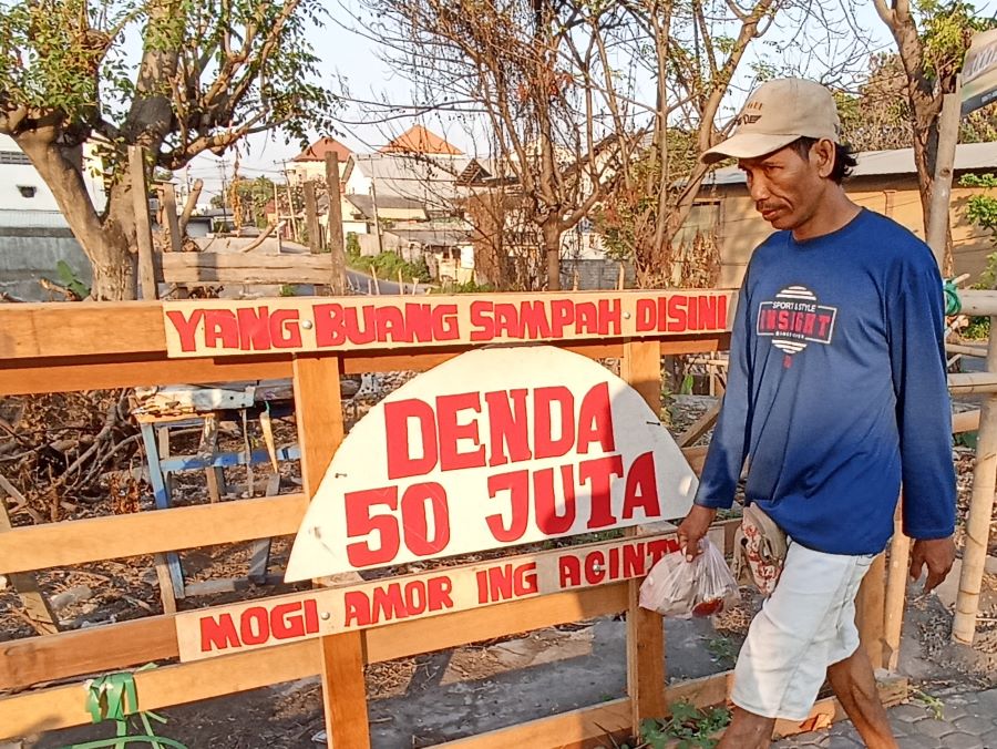 PERINGATAN BERAT: Selain denda Rp50 juta, pembuang sampah sembarangan juga didoakan mati amor ring acintya.