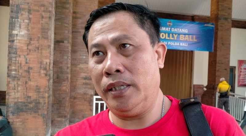 BEBER DATA PEMILIH PEMULA : Kepala Disdukcapil Tabanan I Gusti Agung Rai Dwipayana.(juliadi/radar bali)