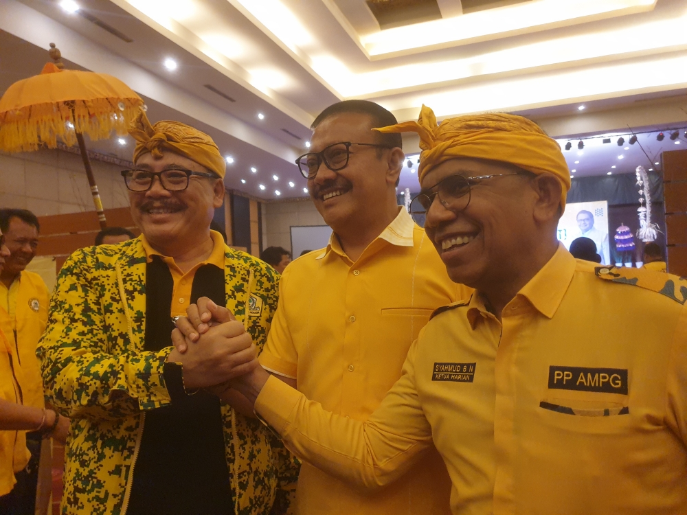 TOT: Dari kiri, Ketua DPD Golkar Bali I Nyoman Sugawa Korry, Ketua Bidang Pemenangan Pemilu (PP) Bali Nusra Gde Sumarjaya Linggih dan Ketua BSPNG Syahmud Basri Ngabalin di Aston Denpasar (4/10/2023).