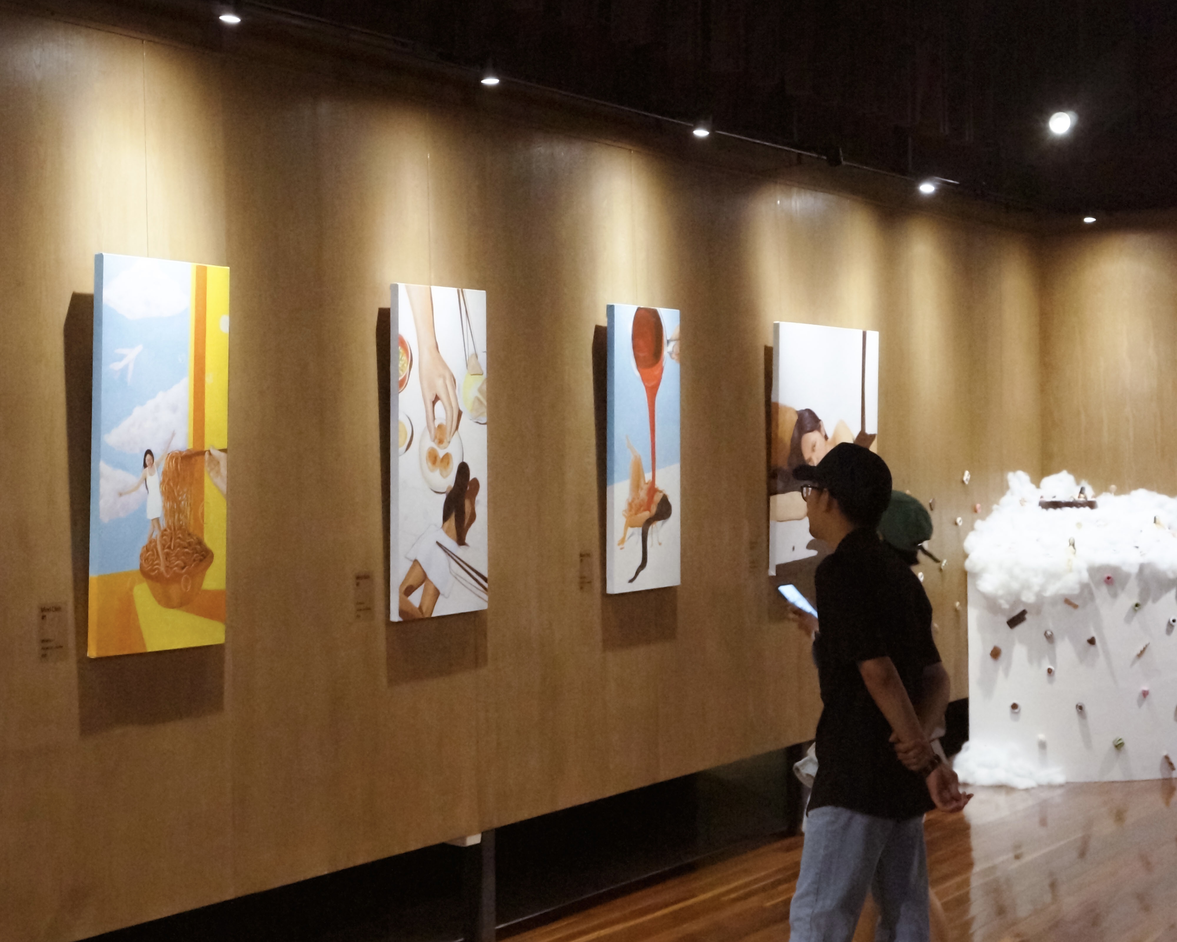 BERKARAKTER: 12 Karya Mencerminkan Jati Diri Dayu, Ada Kisah pada Setiap Goresan dan Warna. Pameran &lsquo;Manis Manis&rsquo; Ramaikan ARTSPACE Hingga 14 November Mendatang.