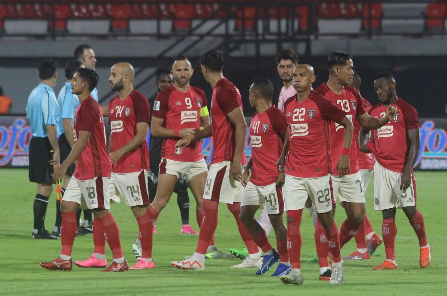 MAIN LAGI: Para pemain Bali United saat akan melawan Terengganu FC  di Stadion Kapten I Wayan Dipta, 4 Oktober 2023 lalu.