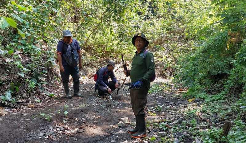 BERJAGA KELILING : Patroli pengawasan TNBB untuk melindungi satwa dari pemburu liar.