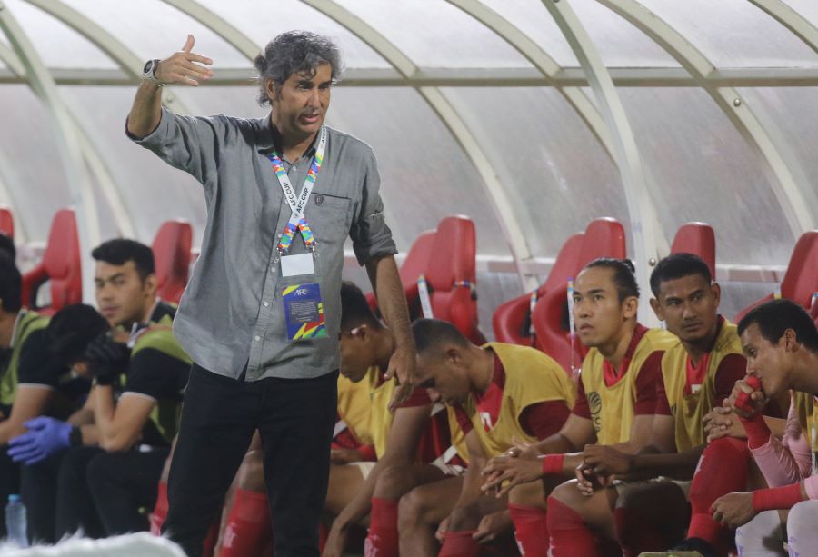 BOLEH TERSENYUM: Pelatih Bali United Stefano Cugurra boleh bernapas lega setelah memenangi laga tandang melawan Bhayangkara FC.