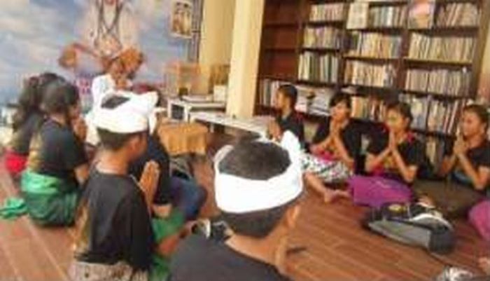 MUATAN LOKAL: Disdikpora Buleleng membuka lowongan guru bahasa Bali pada formasi tahun ini.