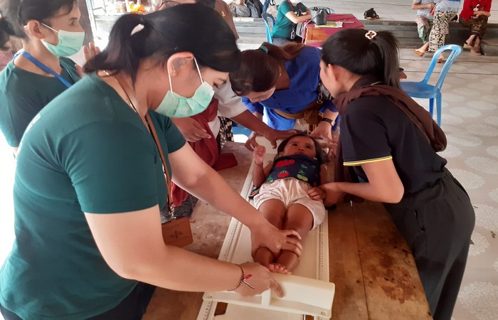 Kegiatan pemantauan tumbuh kembang anak di Wantilan Pura Gunung Raung, Desa Taro, Kamis (12/10/2023).