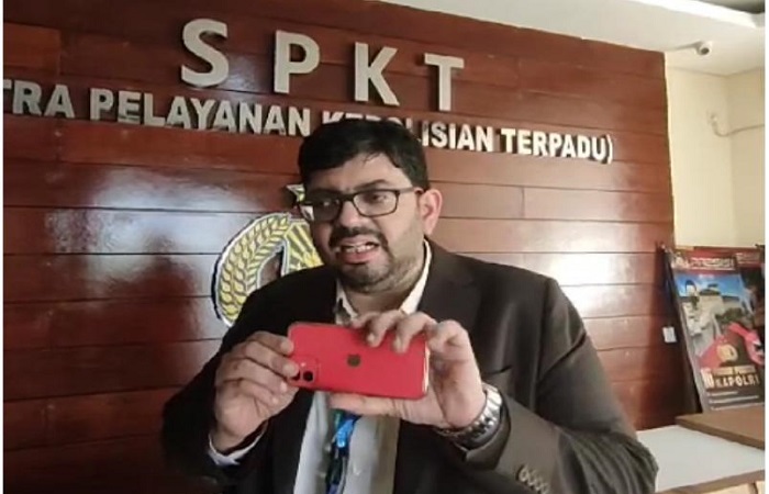 Kanjiani Azeem Enayatali saat membuat laporan di Polsek Kuta Selatan, Kamis (12/10).