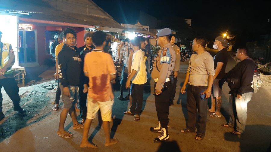 TEGANG: Suasana pasca insiden bentrok antara kelompok pemuda fdengan juru parkir di area lokalisasi Danau Tempe Sanur.